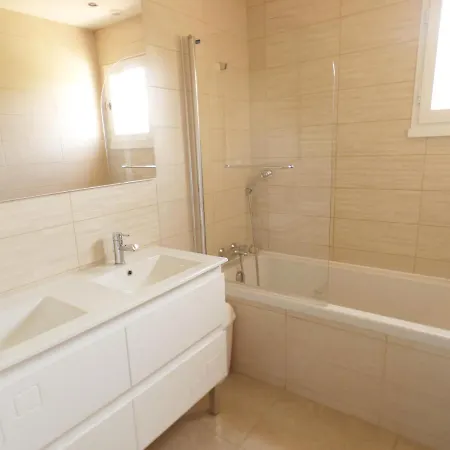 Villa Piscine Chauffee Climatisation Wifi *